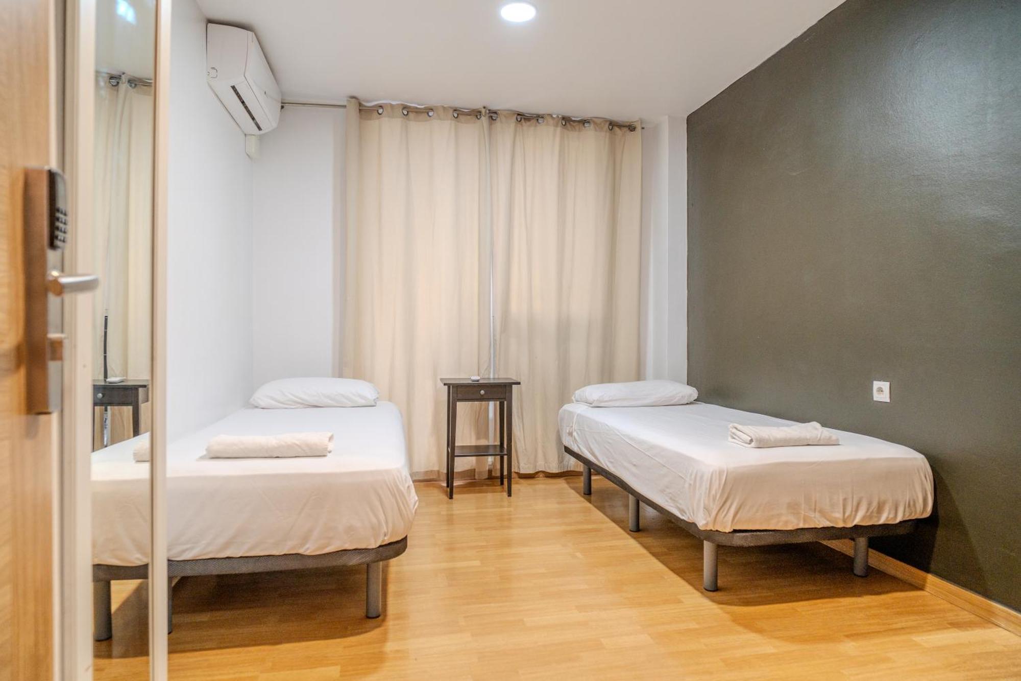 Holidaysbcn Rooms Barcelona Bagian luar foto