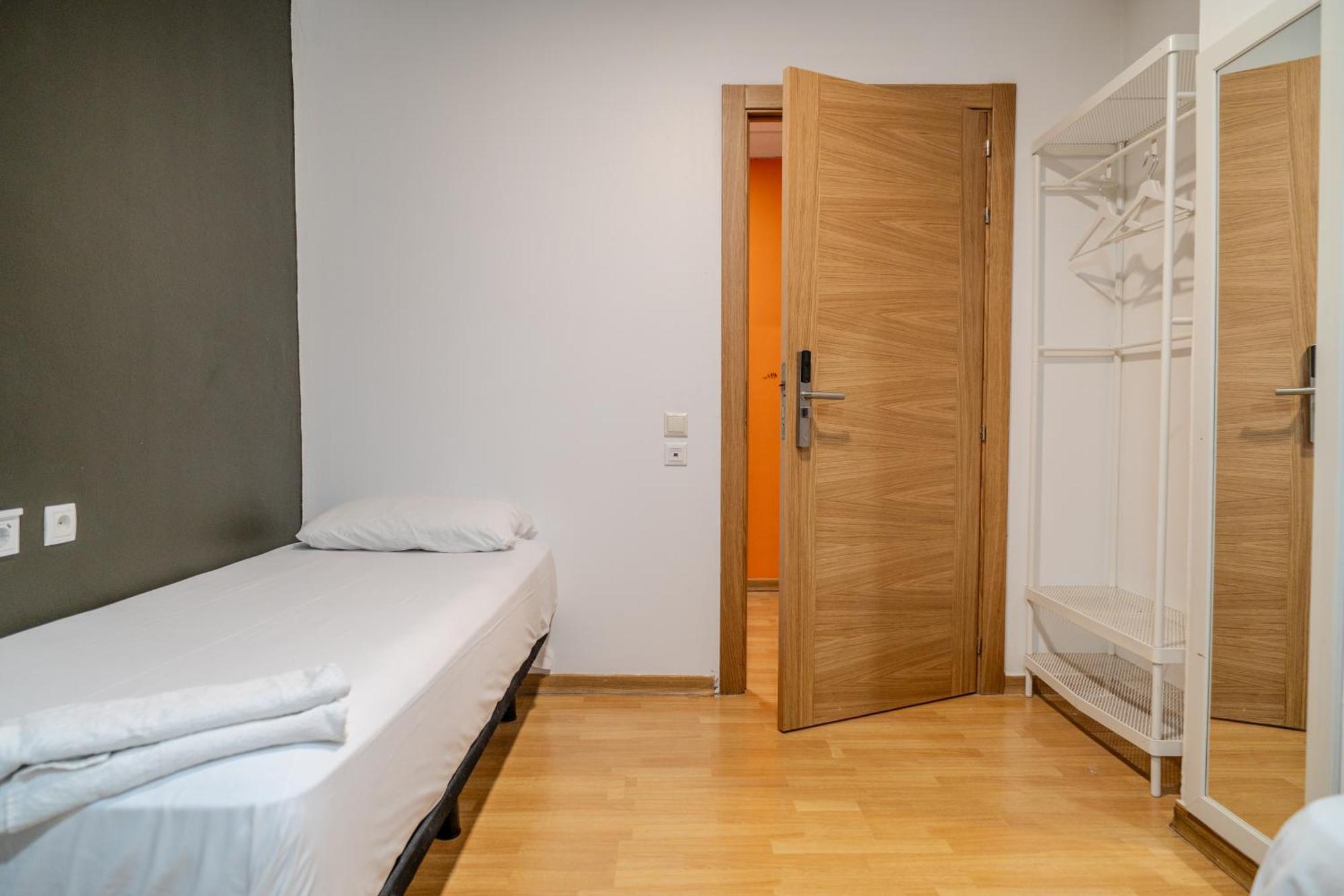 Holidaysbcn Rooms Barcelona Bagian luar foto